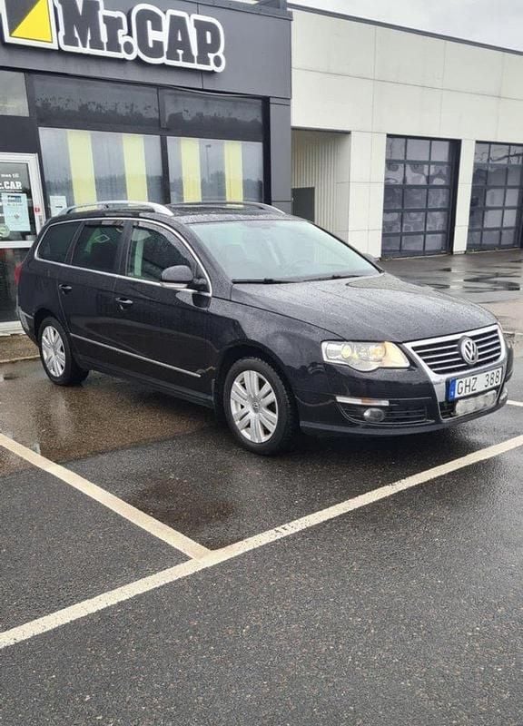 Svart Begagnad 2008 VW Passat Highline Kombi | 38 000 kr (Marknadspris) - Bild 1/4