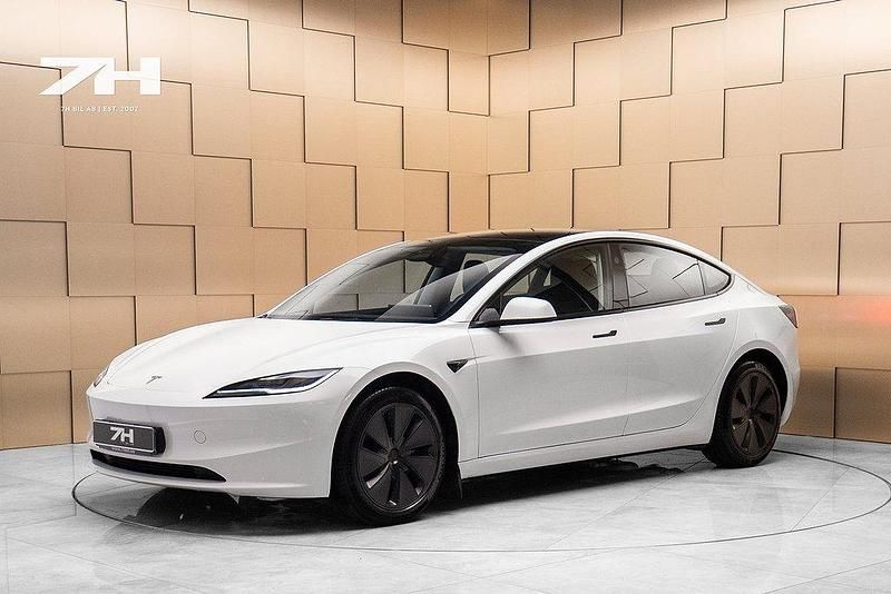 Vit Begagnad 2023 Tesla Model 3 Long Range AWD Sedan | 479 000 kr - Bild 1/4