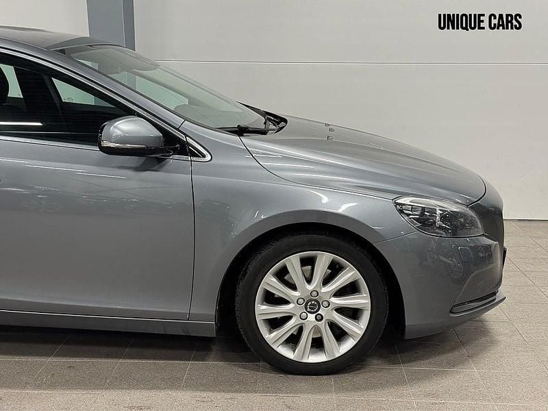 Begagnad Volvo V40 Momentum 150 HK (110 kW) 2015 Grå Halvkombi