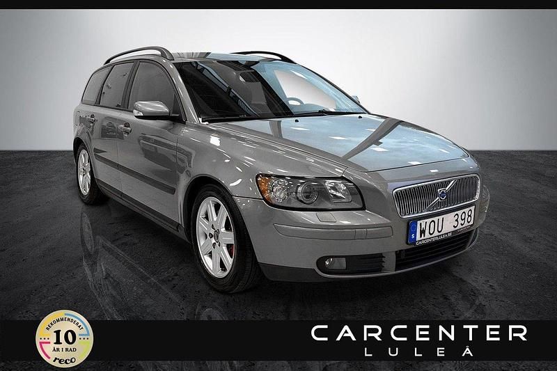 Grå Begagnad 2005 Volvo V50 Kinetic Kombi | 29 900 kr (Marknadspris) - Bild 1/4