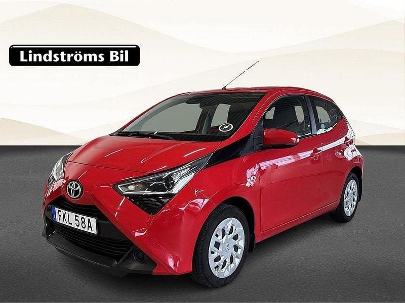 Röd Begagnad 2019 Toyota Aygo X-play Halvkombi | 109 000 kr (Marknadspris) - Bild 1/3