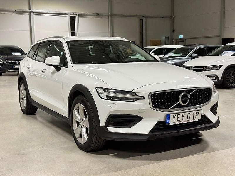 Vit Begagnad 2019 Volvo V60 CC Kombi | 239 900 kr (Dyr) - Bild 1/4