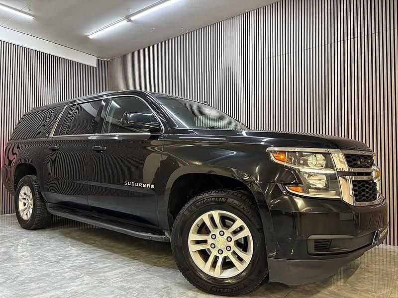 Begagnad 2015 Chevrolet Suburban SUV | 299 900 kr - Bild 1/4