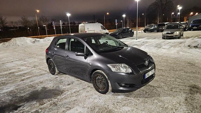 Begagnad Toyota Auris 124 HK (91 kW) 2007 Halvkombi