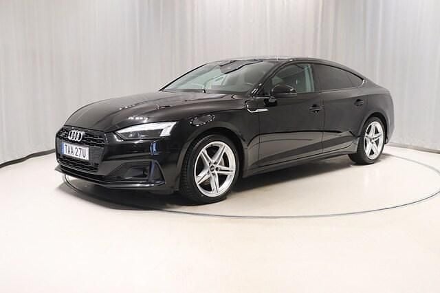 Brilliantsvart Begagnad 2022 Audi A5 Sportback Advanced Plus | 348 800 kr (Superpris) - Bild 1/4