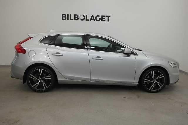Begagnad Volvo V40 Business Edition 192 HK (141 kW) 2017 Silver Kombi