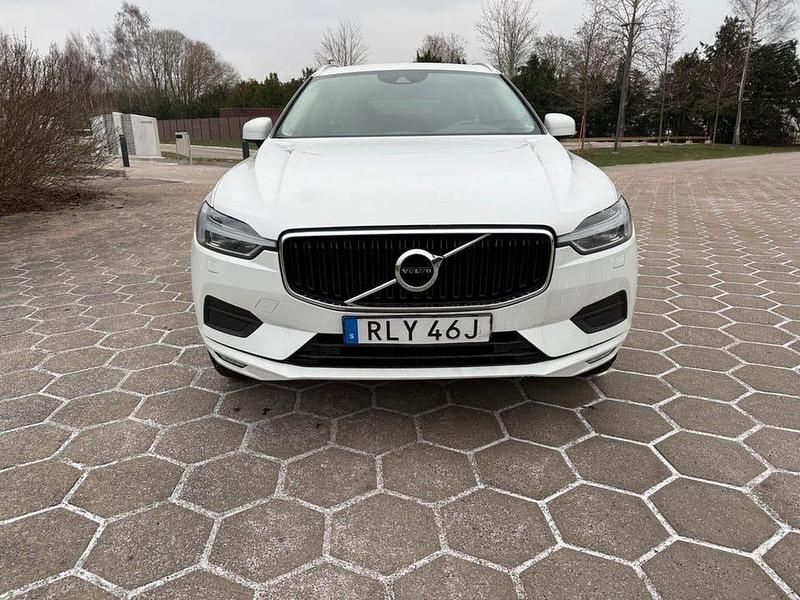 Begagnad Volvo XC60 Momentum 251 HK (184 kW) 2020 Vit SUV