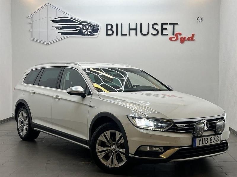 Vit Begagnad 2017 VW Passat Alltrack Kombi | 228 500 kr (Lite dyr) - Bild 1/4