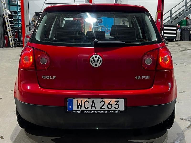 Begagnad VW Golf V 115 HK (84 kW) 2004 Halvkombi