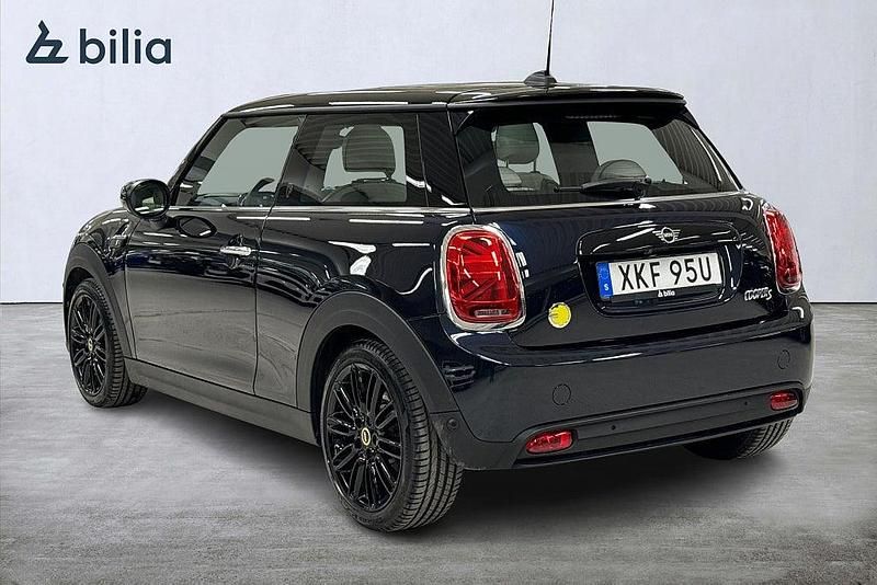 Begagnad Mini Cooper SE 135 kW (184 HK) 2023 Blå Halvkombi