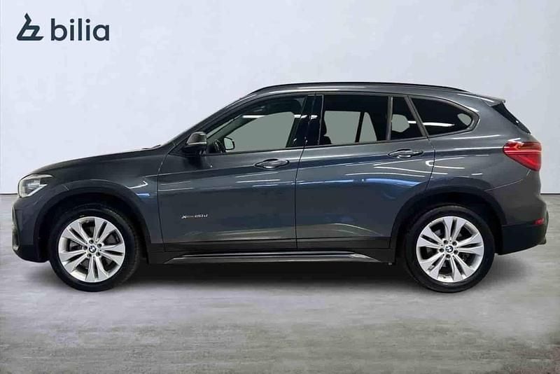 Grå Begagnad 2017 BMW X1 SUV | 189 000 kr (Marknadspris) - Bild 1/1