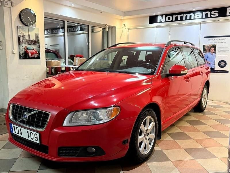 Röd Begagnad 2009 Volvo V70 Momentum Kombi | 69 000 kr (Marknadspris) - Bild 1/4