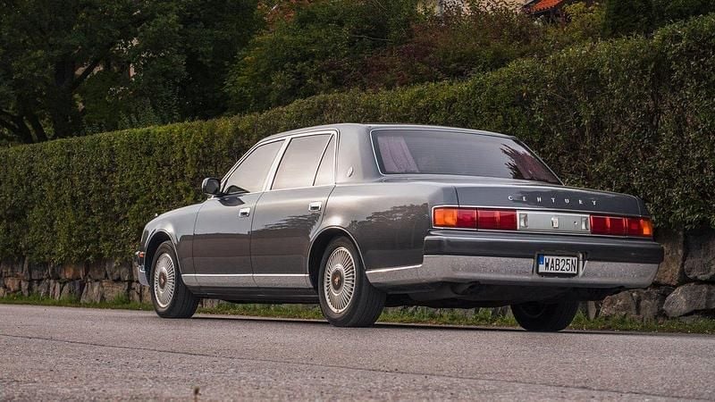 Begagnad Toyota Century 284 HK (208 kW) 2000 Grå Sedan