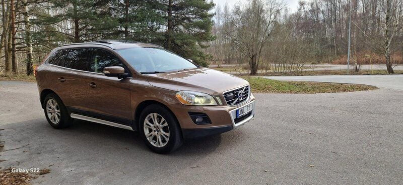 Blå Begagnad 2009 Volvo XC60 Summum SUV | 99 000 kr (Marknadspris) - Bild 1/4