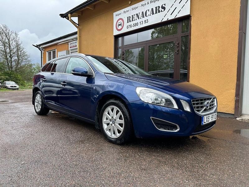 Blå Begagnad 2011 Volvo V60 Momentum Kombi | 89 900 kr (Lite dyr) - Bild 1/4