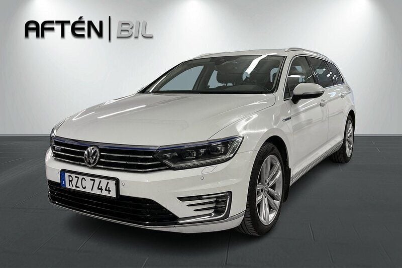 Vit Begagnad 2018 VW Passat GTE Kombi | 159 800 kr (Bra pris) - Bild 1/3