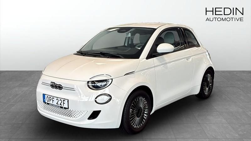 Vit (white) Begagnad 2022 Fiat 500e Icon Halvkombi | 231 250 kr (Marknadspris) - Bild 1/4