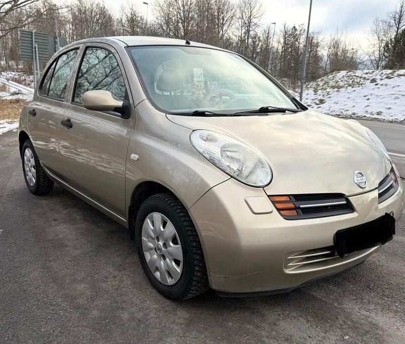 Begagnad Nissan Micra 65 HK (47 kW) 2005 Guld metallic