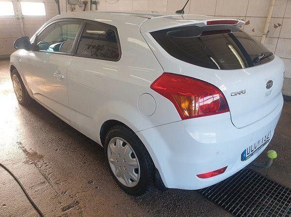 Begagnad Kia ProCeed 140 HK (102 kW) 2008 Halvkombi