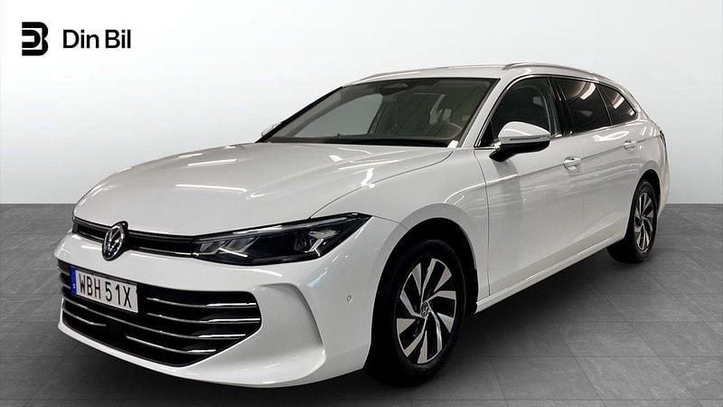 Vit Begagnad 2024 VW Passat Business Kombi | 345 900 kr (Dyr) - Bild 1/4