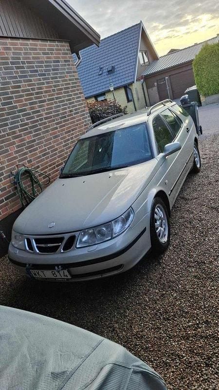 Gul Begagnad 2005 Saab 9-5 Linear Kombi | 15 000 kr (Lite dyr) - Bild 1/4