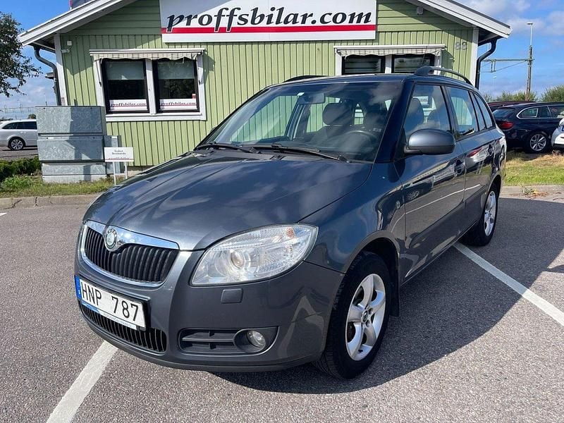 Mörkgrå Begagnad 2008 Skoda Fabia Kombi | 19 900 kr (Marknadspris) - Bild 1/4
