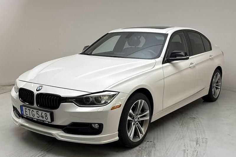 Vit Begagnad 2013 BMW 335 Sport Line Sedan | 205 000 kr (Marknadspris) - Bild 1/4