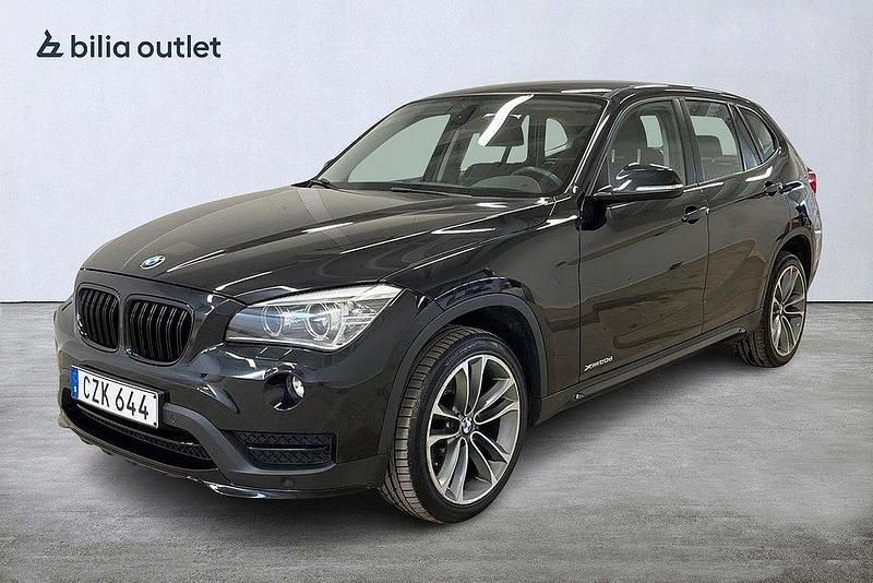 Svart Begagnad 2014 BMW X1 Sport Line SUV | 164 900 kr (Marknadspris) - Bild 1/4
