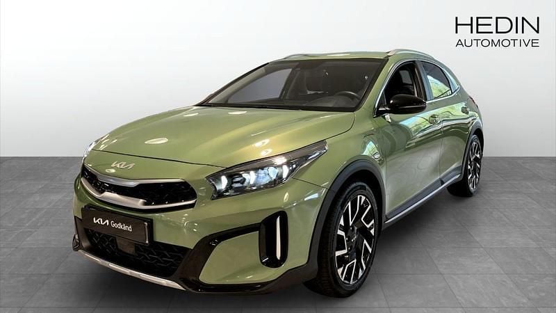 Grön (green) Begagnad 2023 Kia XCeed Advance SUV | 279 900 kr (Marknadspris) - Bild 1/4