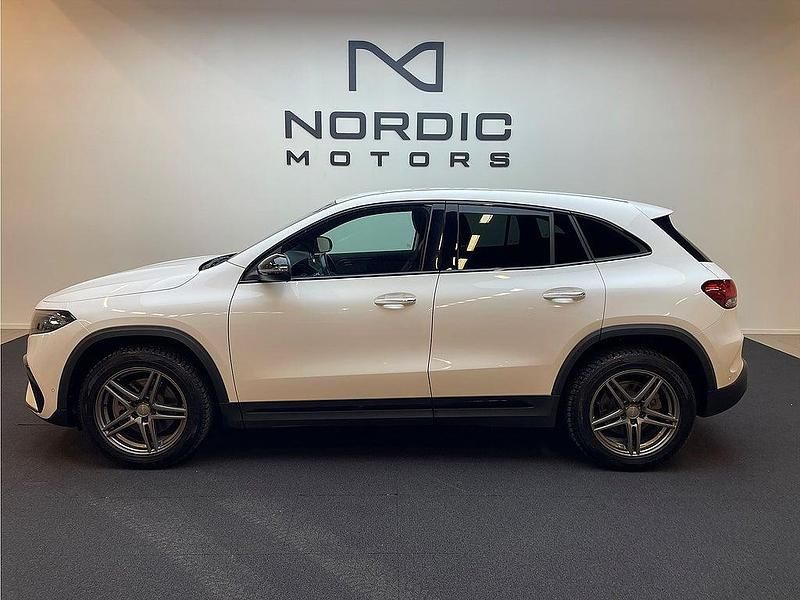 Vit Begagnad 2023 Mercedes EQA250+ Premium SUV | 369 900 kr (Dyr) - Bild 1/4