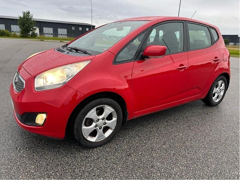 Röd Begagnad 2010 Kia Venga Comfort Halvkombi | 26 500 kr (Superpris) - Bild 1/4