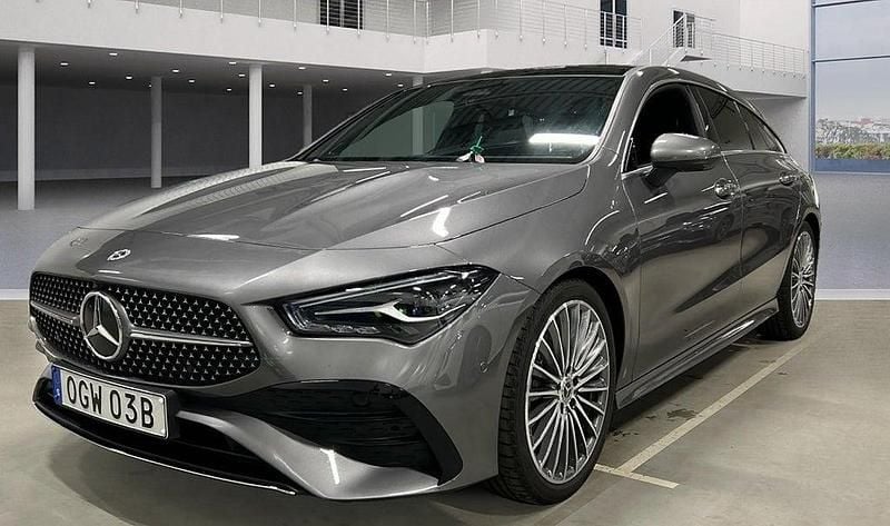 Mörkgrå Begagnad 2025 Mercedes CLA200 Shooting Brake Premium Kombi | 399 000 kr (Bra pris) - Bild 1/3