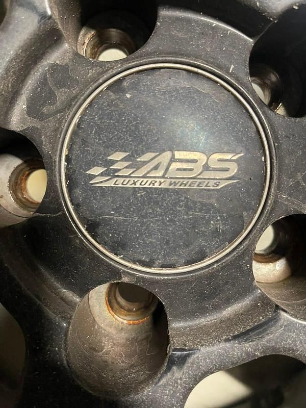 Svart Begagnad 2002 Volvo S60 Business Edition Sedan | 5 000 kr (Superpris) - Bild 1/4