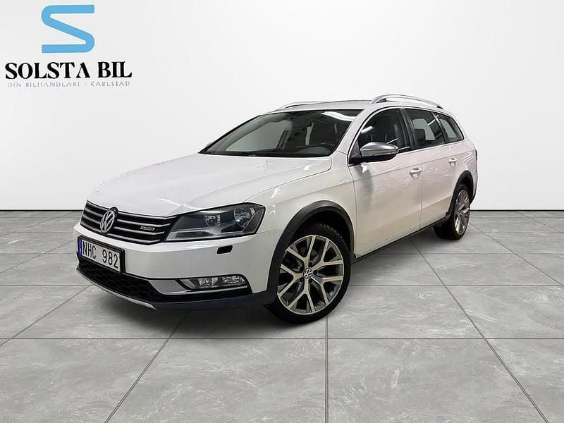 Vit Begagnad 2013 VW Passat Alltrack Kombi | 99 900 kr (Marknadspris) - Bild 1/4