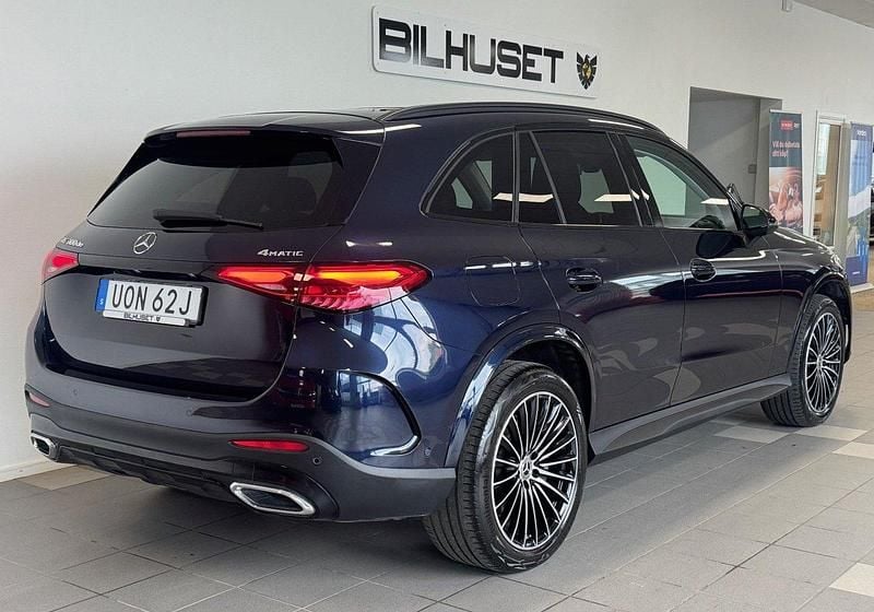 Begagnad Mercedes GLC300e AMG 334 HK (245 kW) 2023 Mörkblå SUV