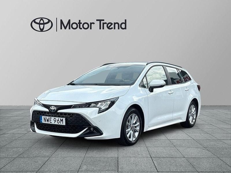 Vit Begagnad 2024 Toyota Corolla Sport Kombi | 279 900 kr (Superpris) - Bild 1/4