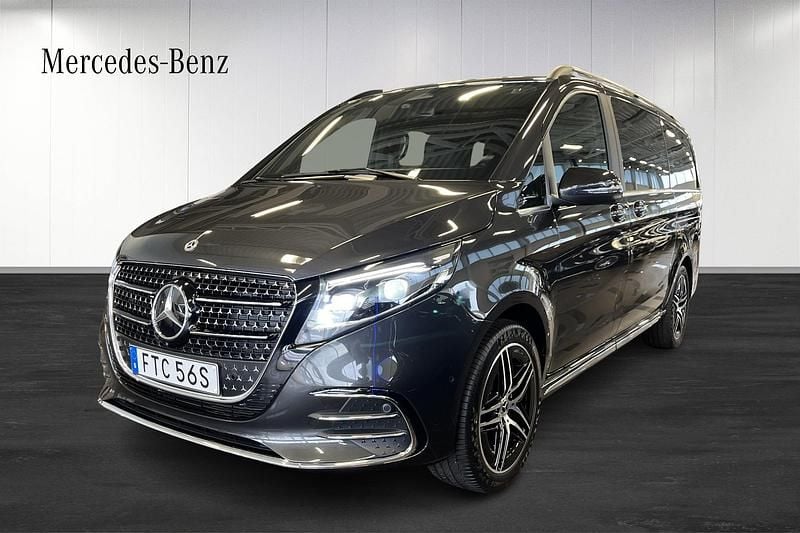 Grå Ny 2025 Mercedes V300 Minibuss | 961 730 kr (Superpris) - Bild 1/4