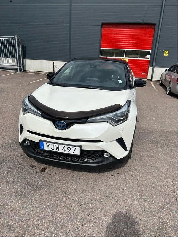 Vit Begagnad 2017 Toyota C-HR SUV | 190 000 kr (Marknadspris) - Bild 1/4