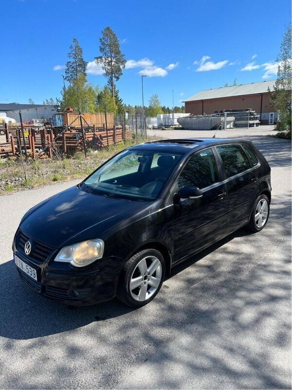 Svart Begagnad 2008 VW Polo Halvkombi | 30 000 kr (Marknadspris) - Bild 1/4