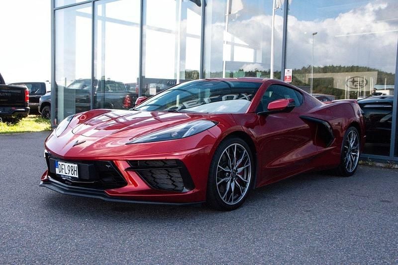 Röd Begagnad 2024 Chevrolet Corvette Stingray Sportkupé | 1 175 000 kr - Bild 1/4