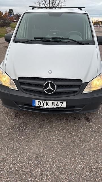 Vit Begagnad 2011 Mercedes Vito Van | 64 000 kr (Lite dyr) - Bild 1/4