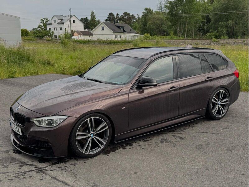 Brun Begagnad 2017 BMW 330 M Performance Kombi | 240 000 kr (Dyr) - Bild 1/4