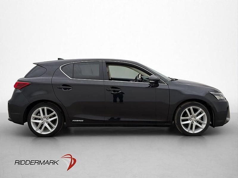 Begagnad Lexus CT200h Sport Line 136 HK (100 kW) 2017 Svart Halvkombi