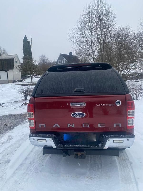 Begagnad Ford Ranger 200 HK (147 kW) 2015 Röd metallic Pickup