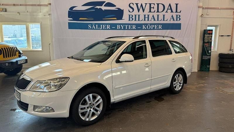 Vit Begagnad 2013 Skoda Octavia Elegance Kombi | 59 800 kr (Bra pris) - Bild 1/4