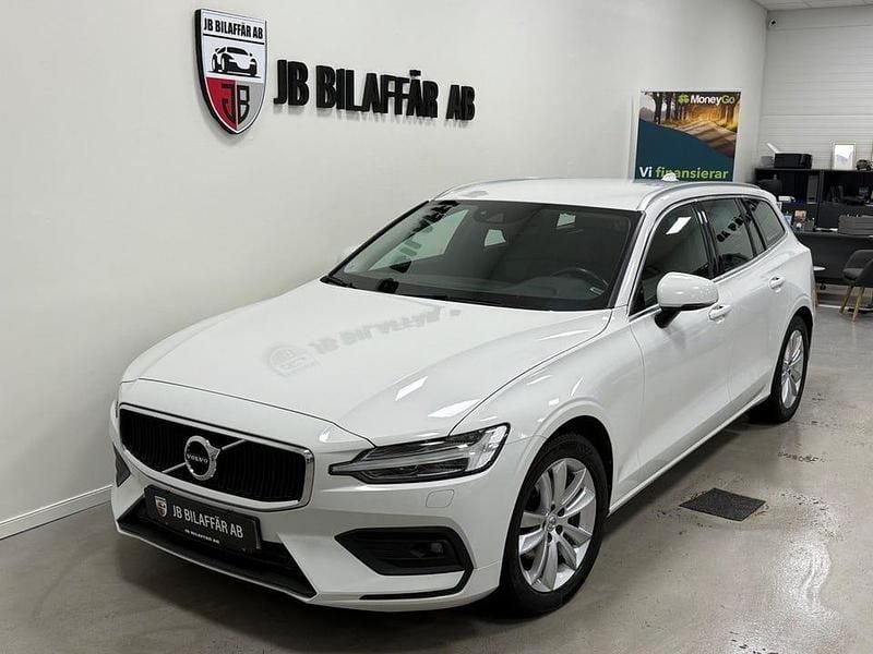 Vit Begagnad 2020 Volvo V60 Momentum Kombi | 214 700 kr (Bra pris) - Bild 1/4