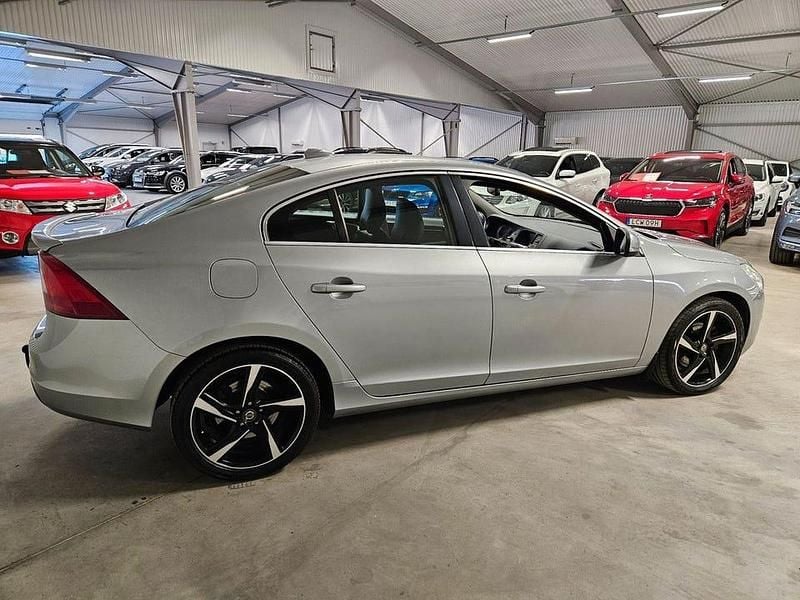 Begagnad Volvo S60 Summum 164 HK (120 kW) 2011 Silver (silver metallic) Sedan