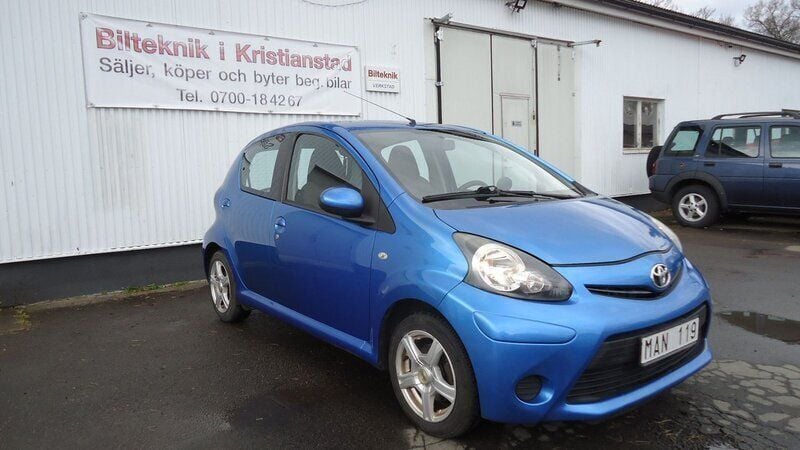 Blå Begagnad 2012 Toyota Aygo Halvkombi | 49 500 kr (Marknadspris) - Bild 1/4