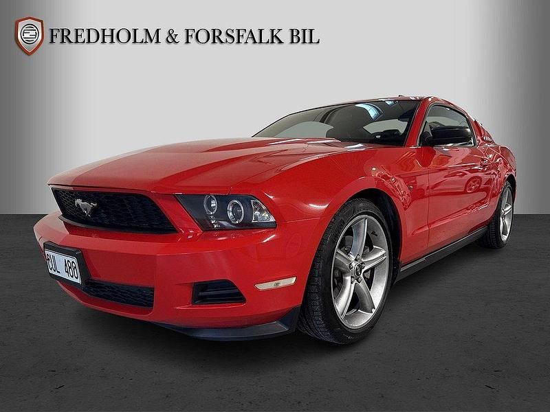 Begagnad Ford Mustang 309 HK (227 kW) 2011 Röd Sportkupé