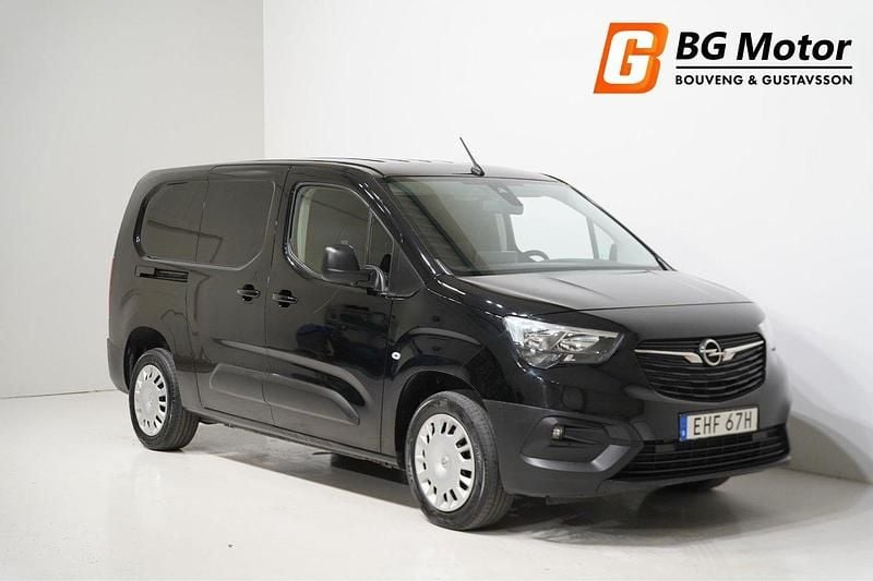 Svart Begagnad 2022 Opel Combo Minibuss | 134 900 kr (Superpris) - Bild 1/4
